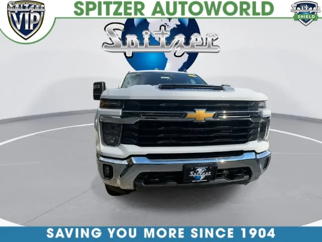 Used 2025 White Chevrolet LT image 4