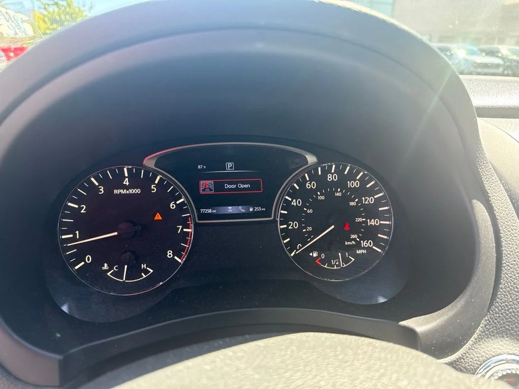 Used 2018 Blue Nissan 2.5 SL image 26