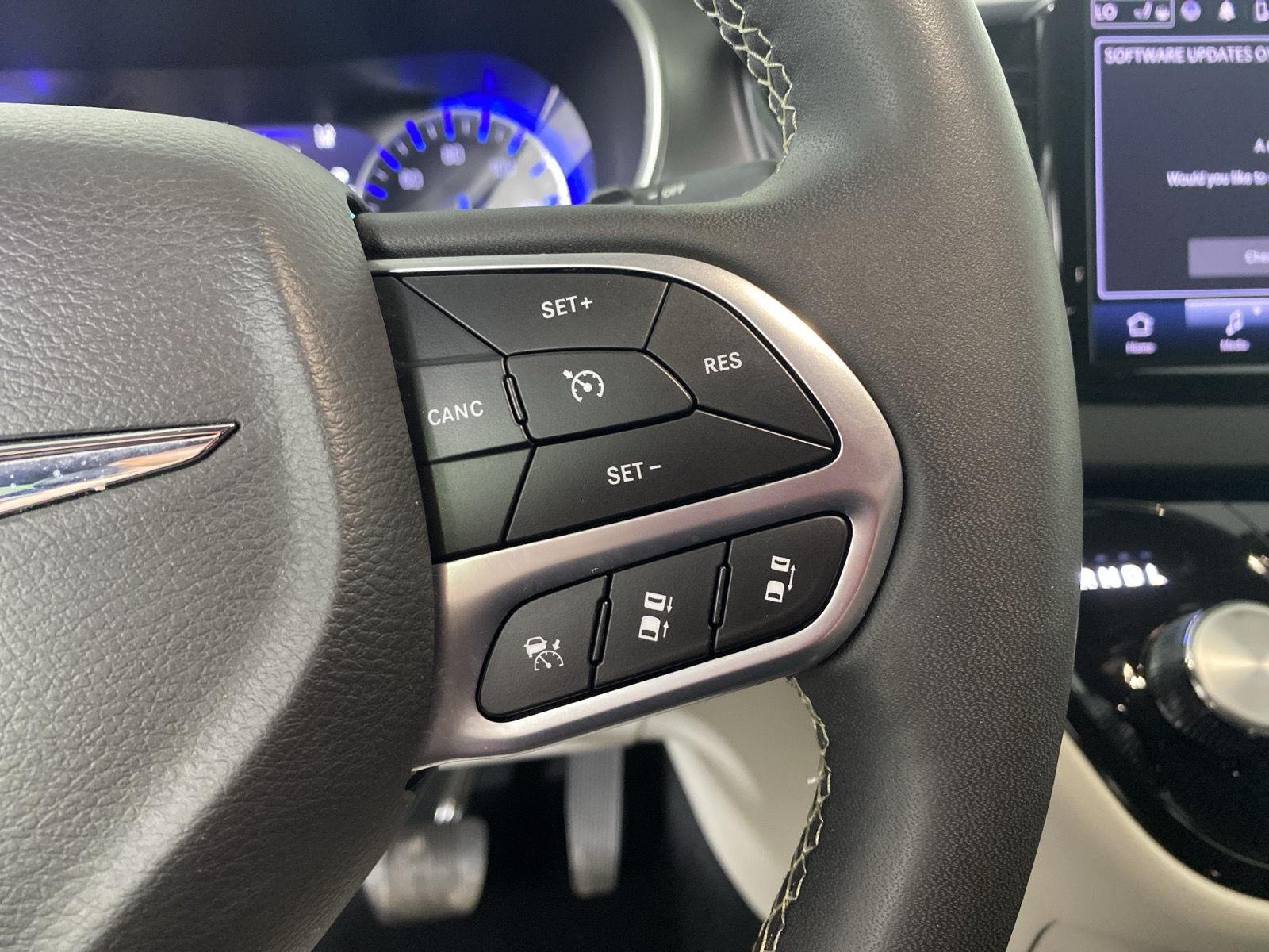 Used 2024 Silver Mist Clearcoat Chrysler Touring L image 26