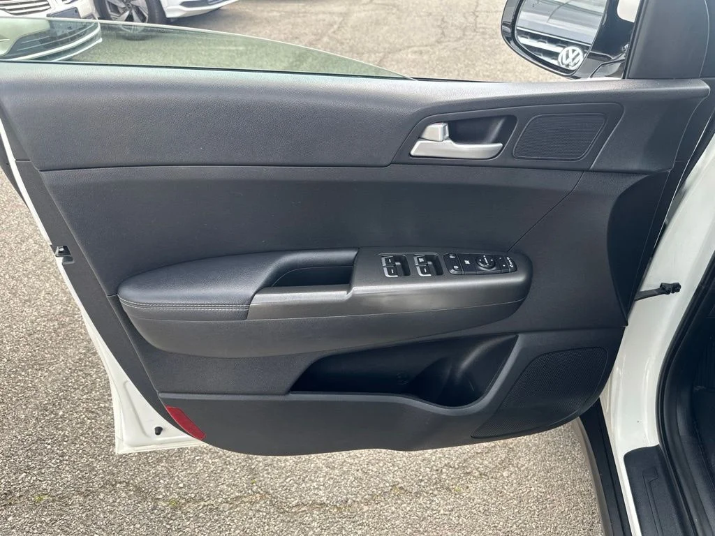 Used 2020 White Kia LX image 8