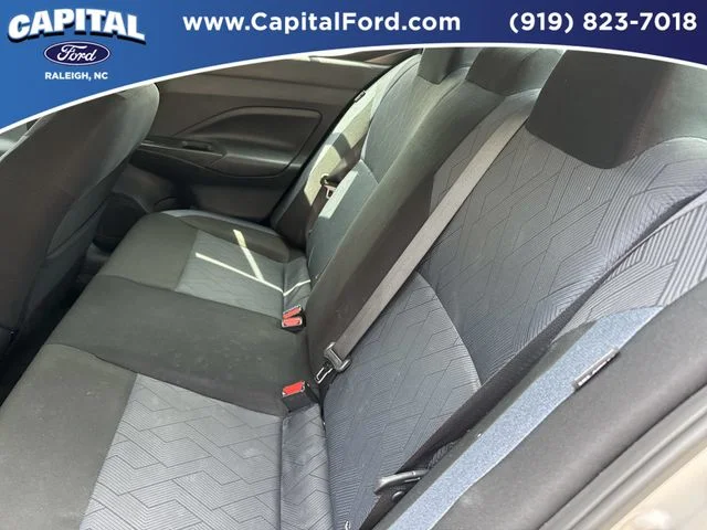 Used 2025 Silver Nissan 1.6 SV image 17