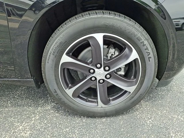 Used 2021 Black Buick Essence image 9