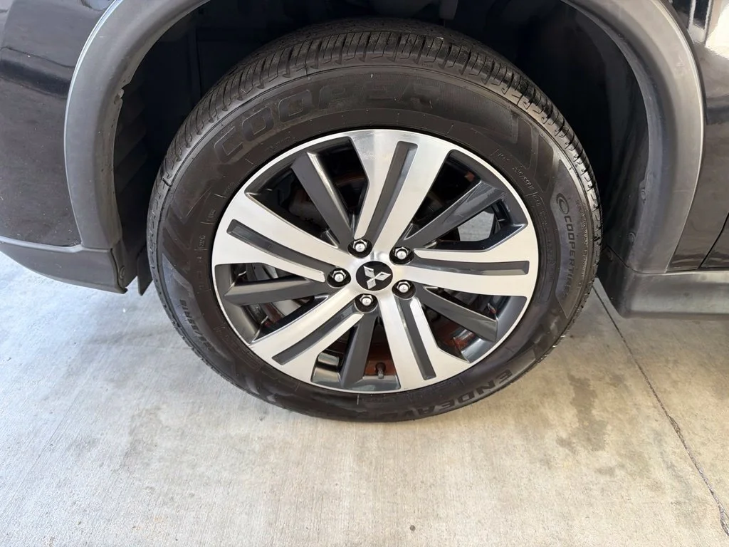 Used 2020 Black Mitsubishi  image 9