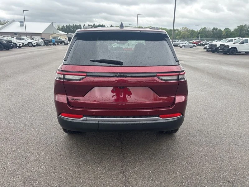 New 2026 Velvet Red Pearl-Coat Exterior Paint Jeep Altitude image 3