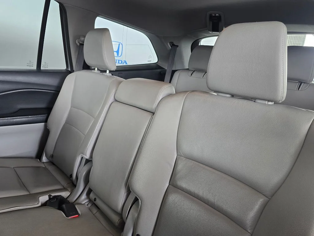 Used 2016 Silver Honda EX-L image 31