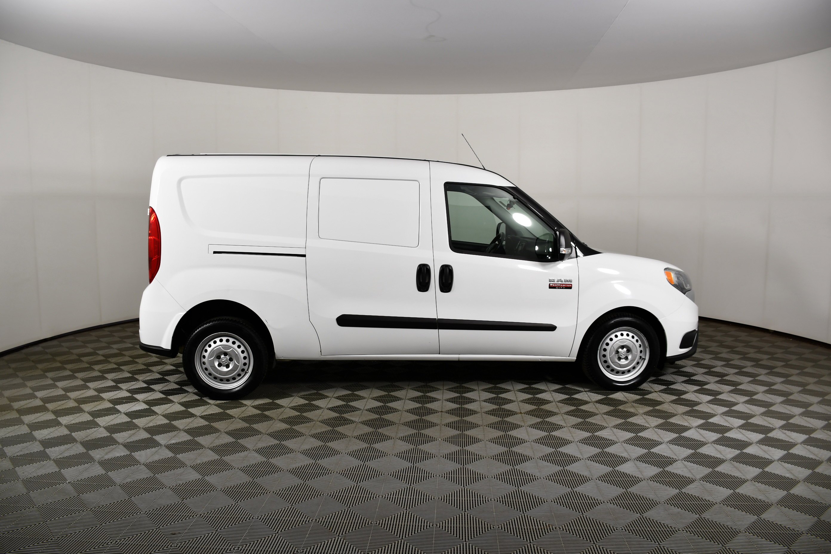 Used 2022 Bright White Ram Tradesman image 5