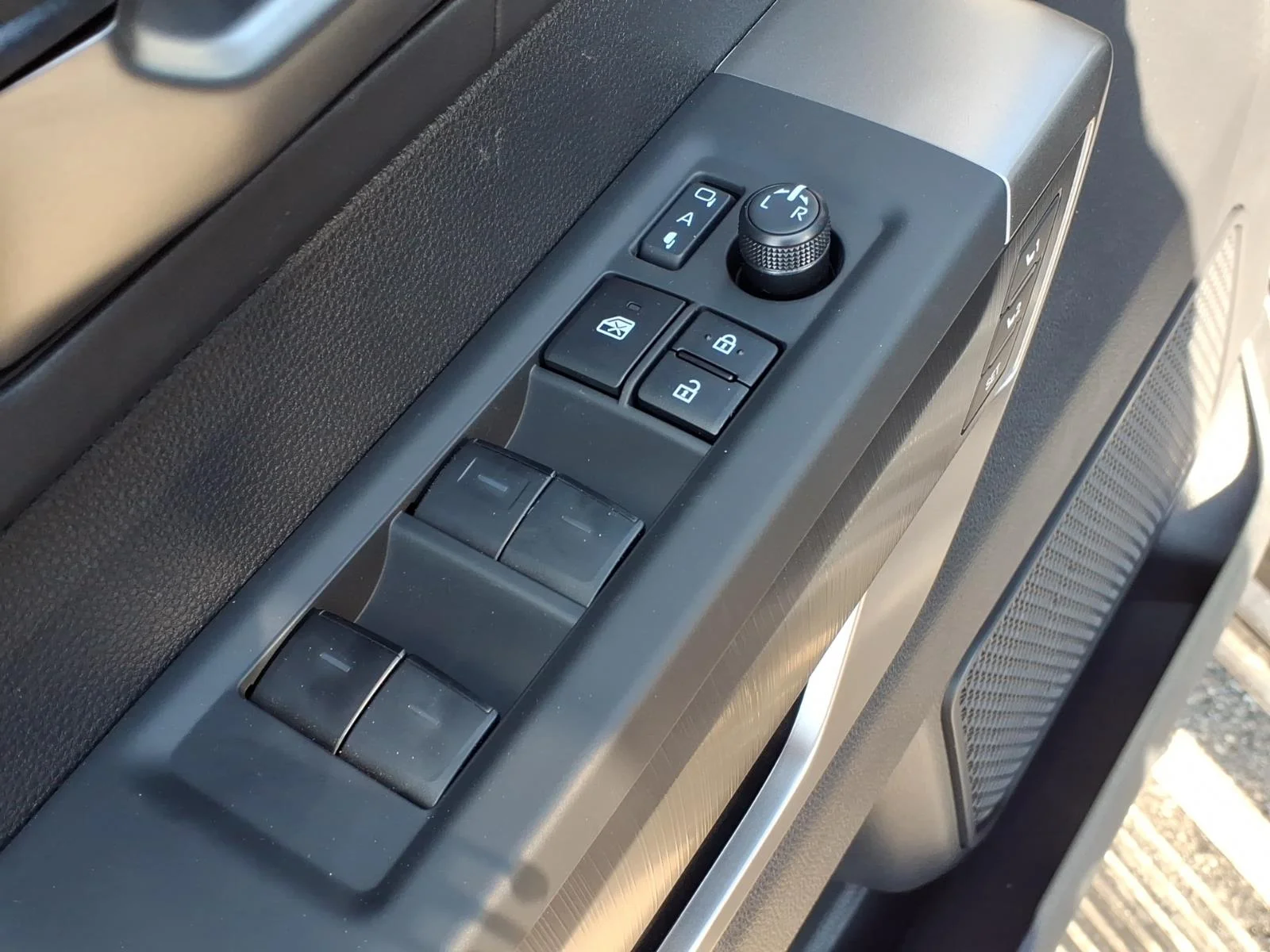 2026 Toyota Tundra Platinum - Photo 10
