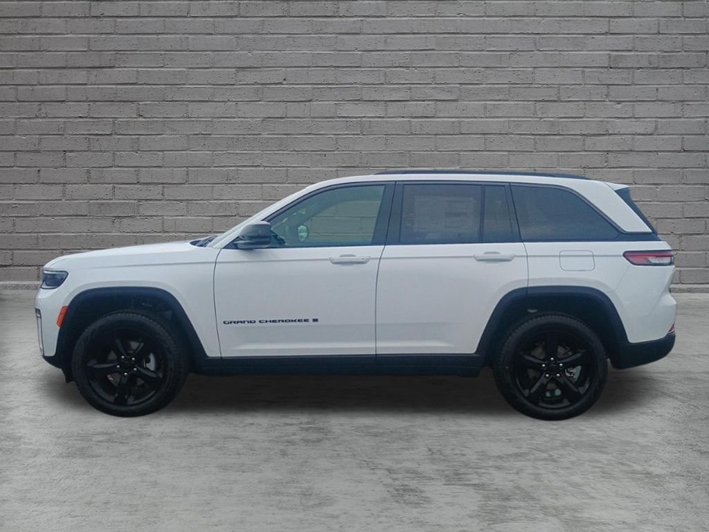 New 2026 Bright White Clear-Coat Exterior Paint Jeep Limited image 4
