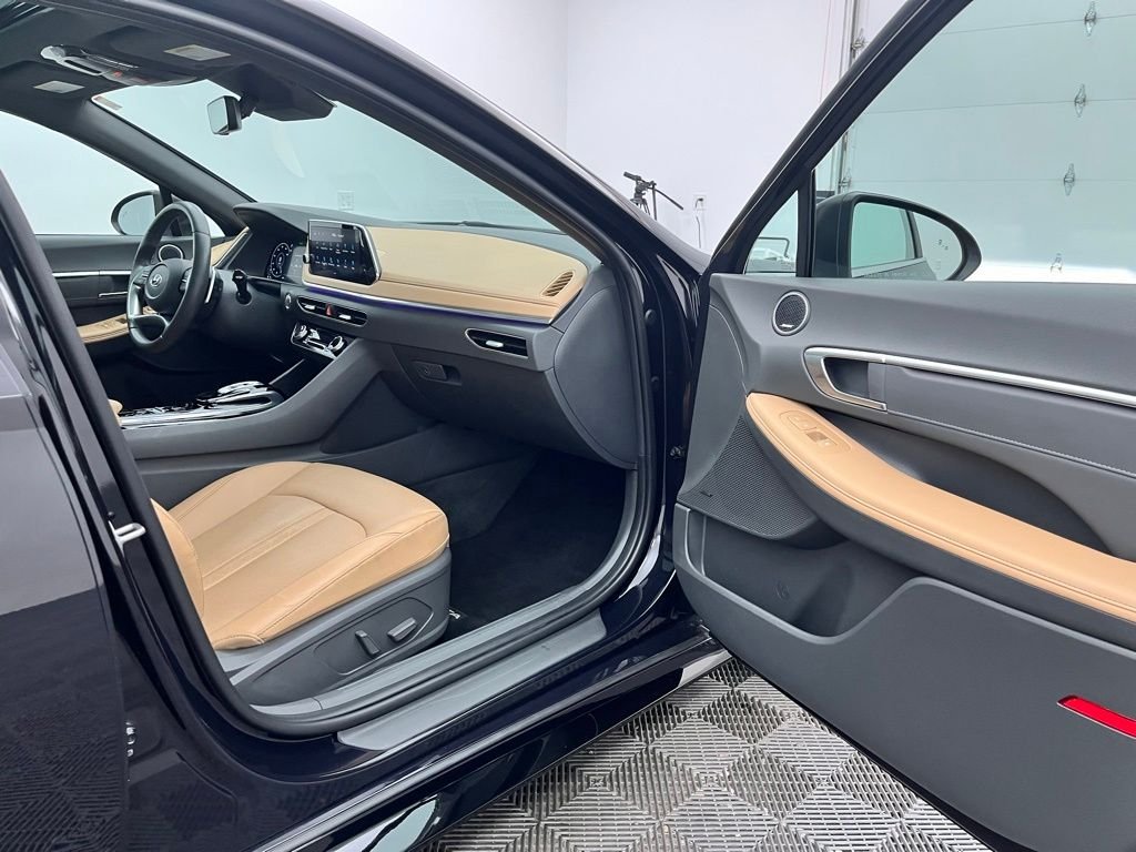 Used 2023 Carbon Blue Hyundai Limited image 31