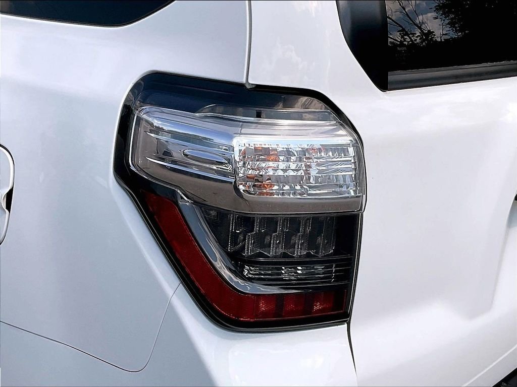 Used 2019 White Toyota SR5 image 32