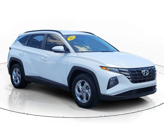 Used 2023 White Hyundai SEL image 3