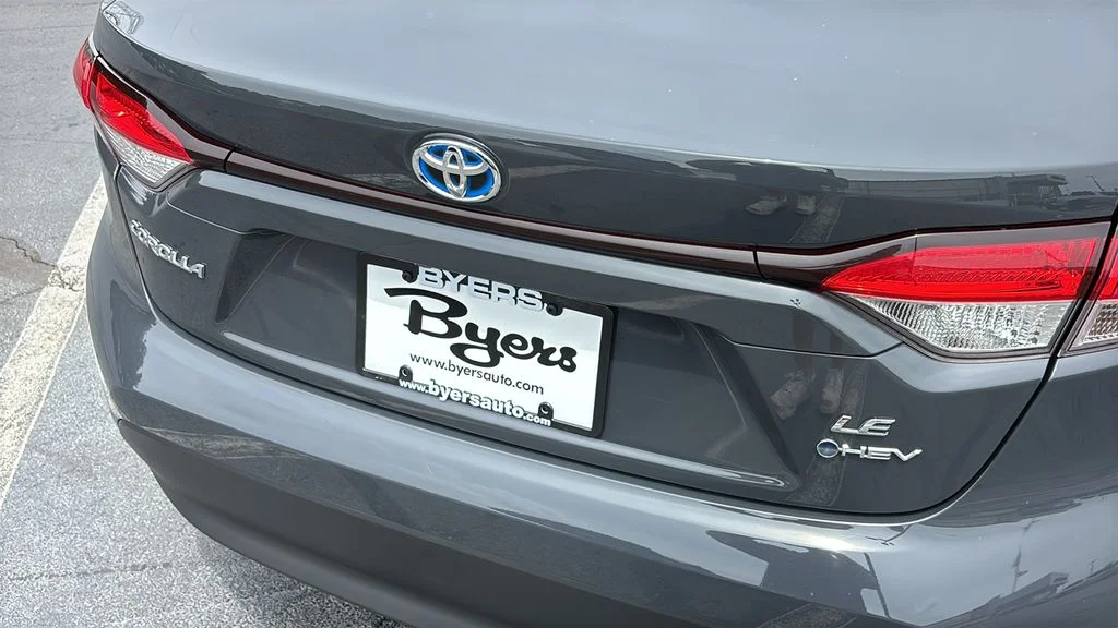 Used 2025  Toyota LE image 31
