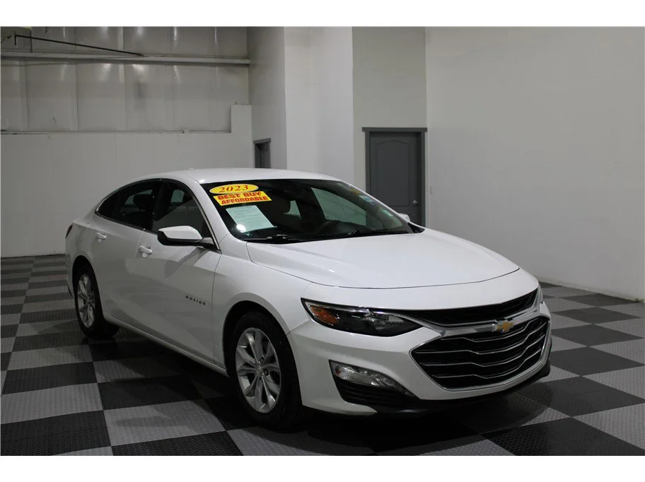 Used 2023 Summit White Chevrolet LT image 3