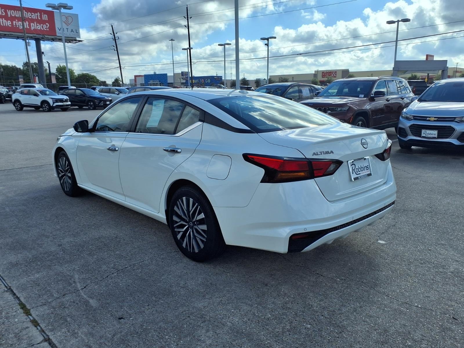 2024 Nissan Altima 2.5 SV White at Robbins Nissan