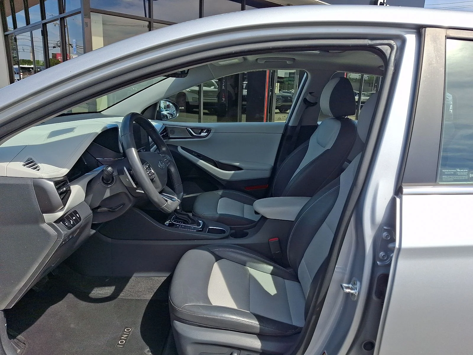 Used 2020 Silver Hyundai Limited image 11
