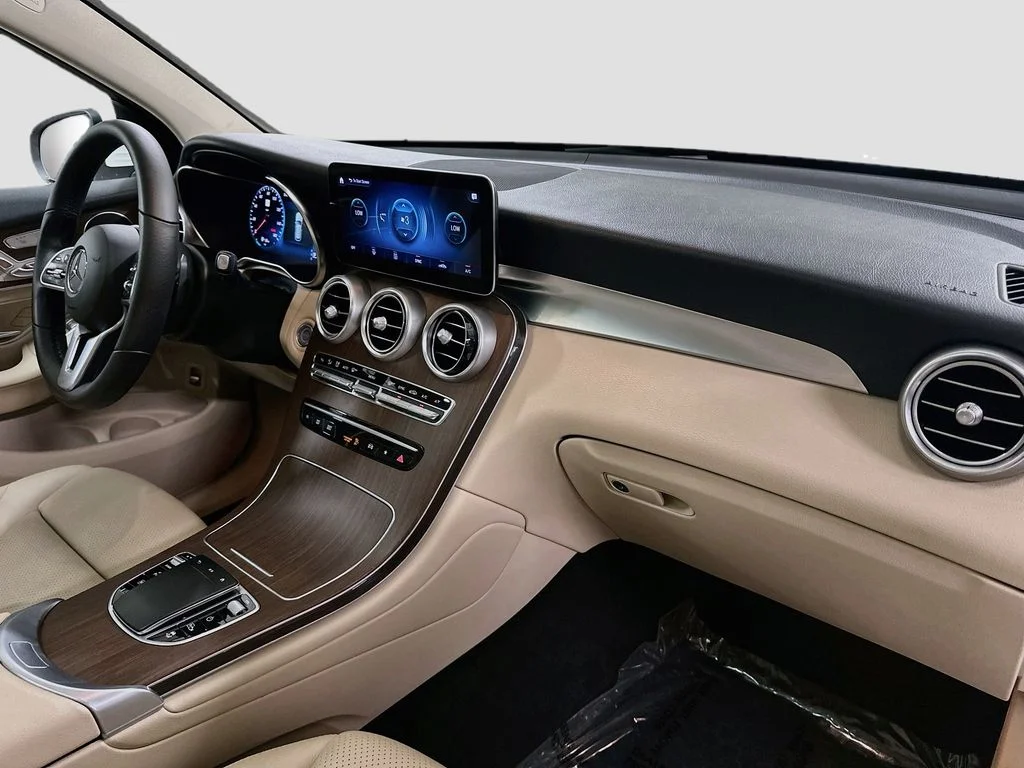 Certified Used 2022 Polar White Mercedes-Benz GLC 300 image 29