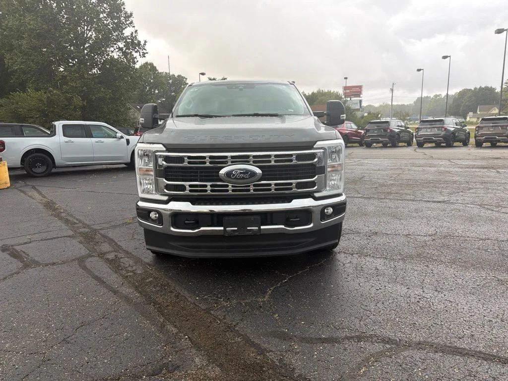 Used 2025 Gray Ford XLT image 9