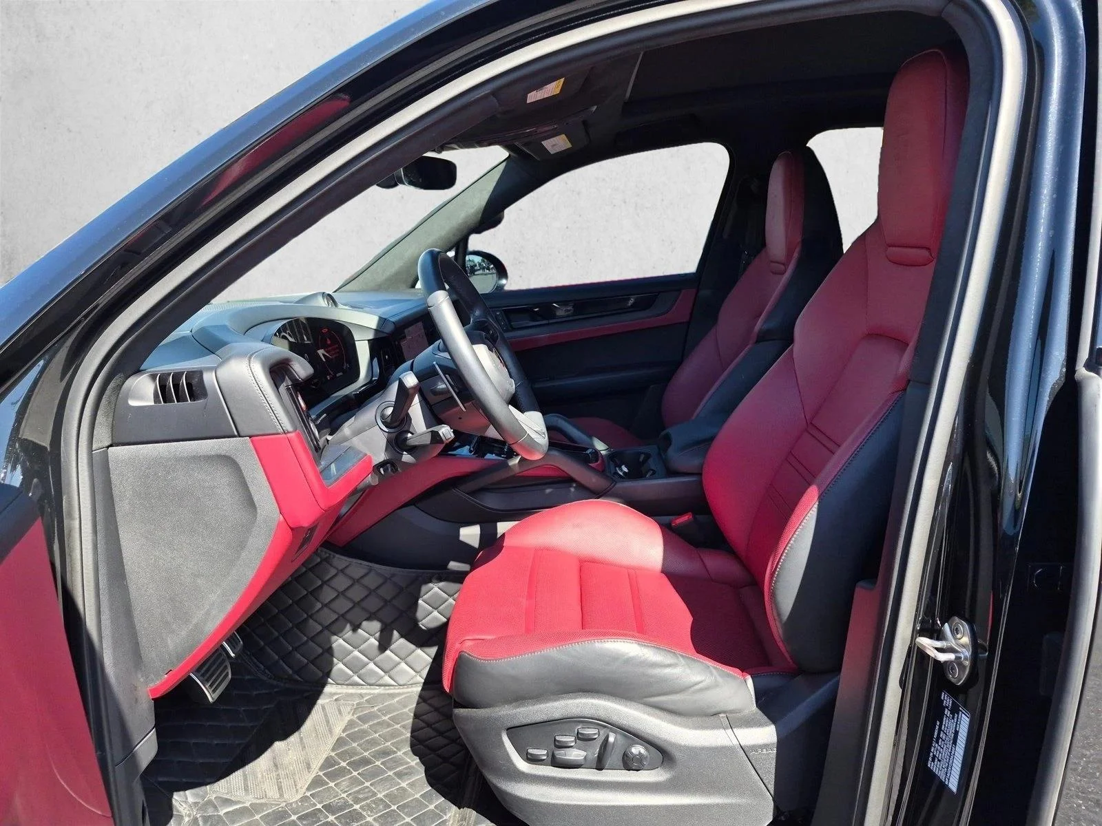2025 Porsche Cayenne GTS - Photo 10
