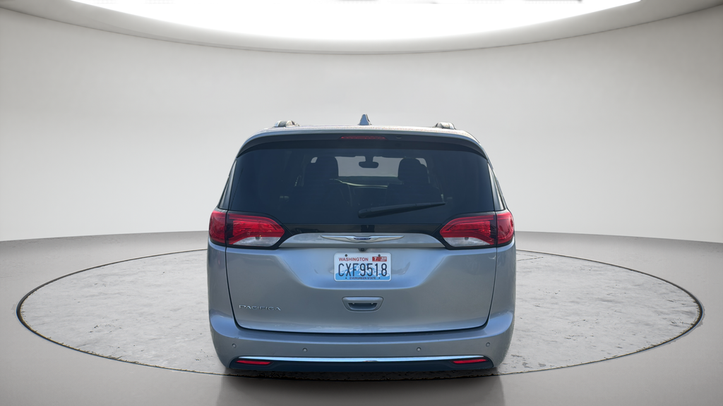 Used 2018 Silver Chrysler Touring L image 6