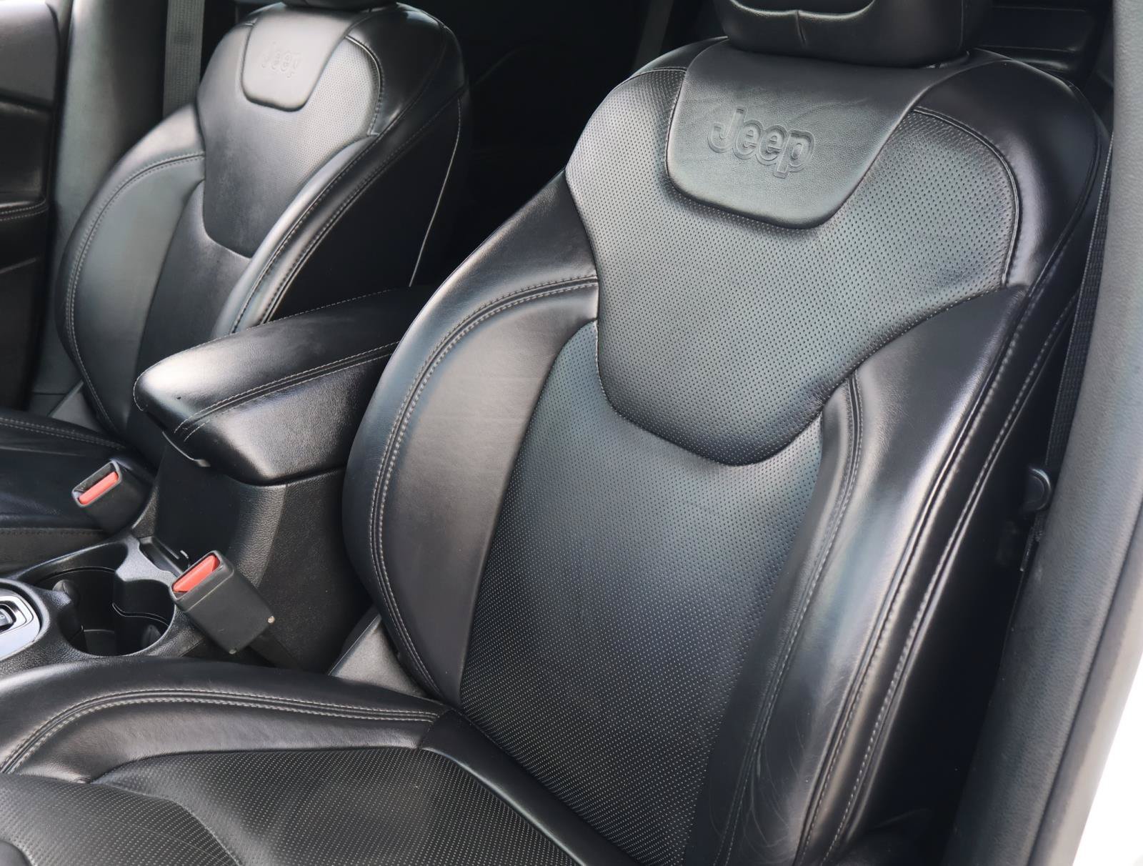 Used 2019 Bright White Clearcoat Jeep Limited image 13