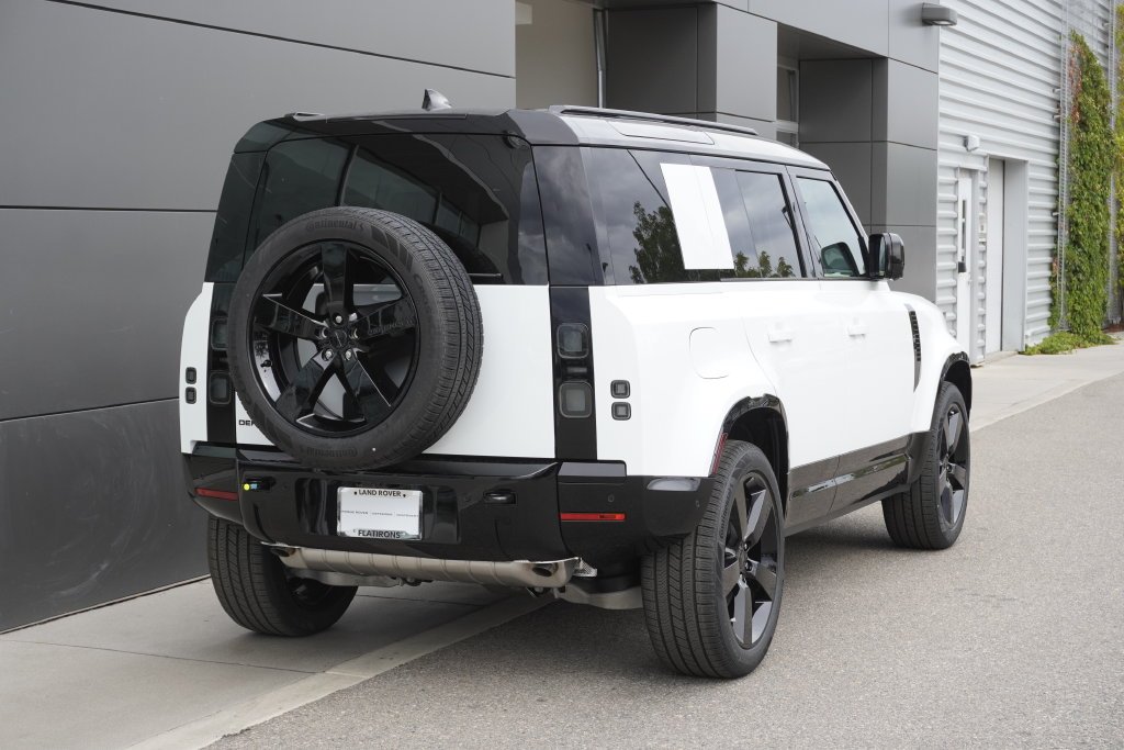 New 2026 Fuji White Land Rover X-Dynamic SE image 2
