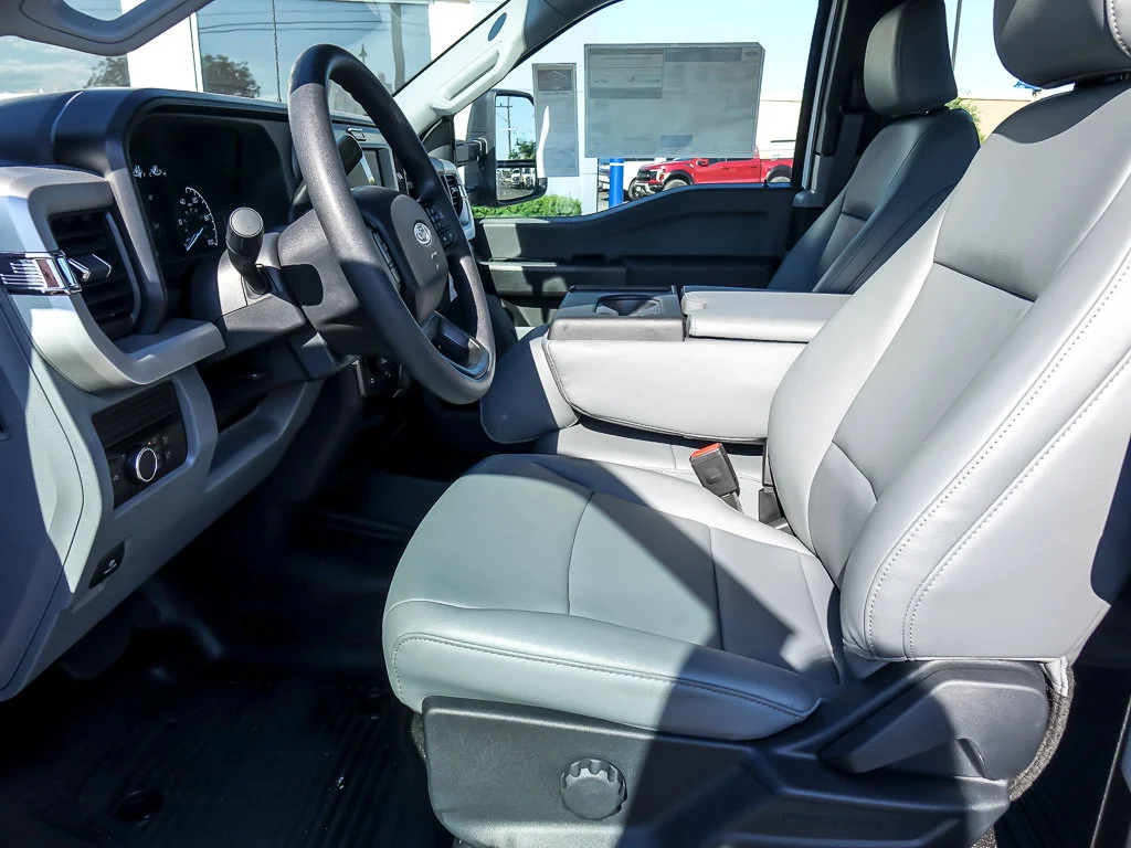 New 2026 Oxford White Ford XL image 12