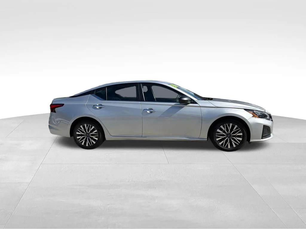 2024 Nissan Altima SV - Photo 8