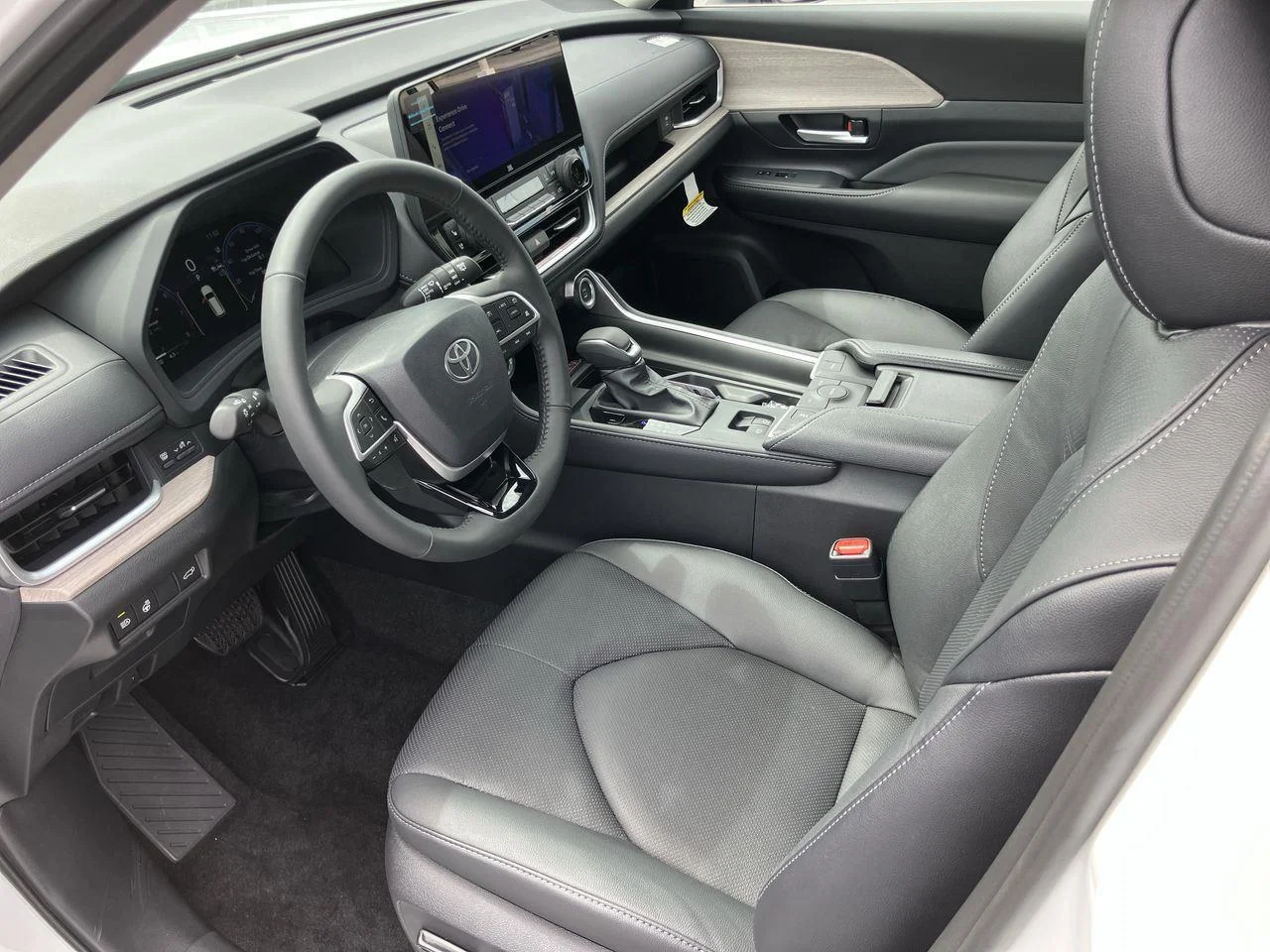 New 2026 Wind Chill Pearl Toyota Limited image 9