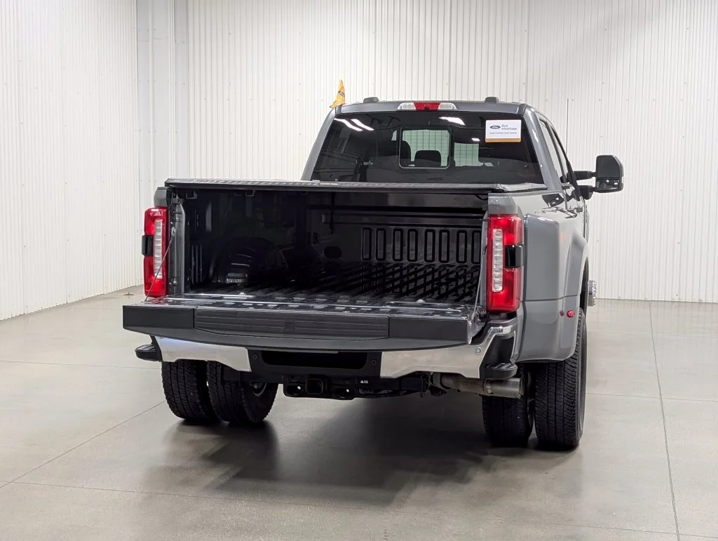 Certified Used 2025 Carbonized Gray Metallic Ford Lariat image 28