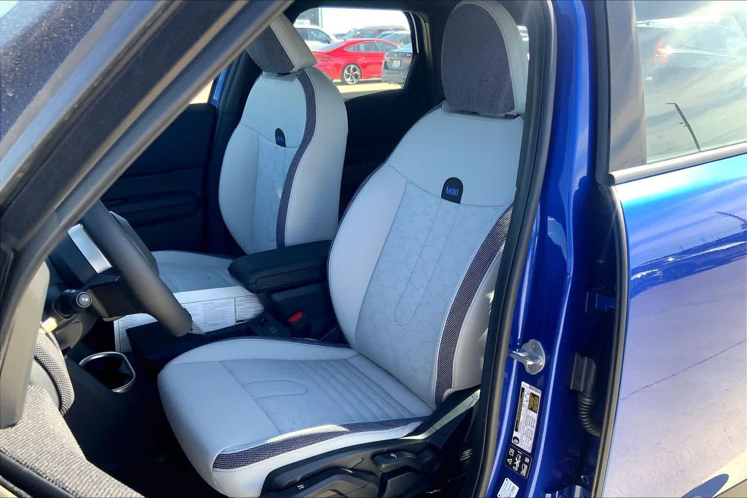 New 2026 Blazing Blue Metallic MINI Signature Plus image 9