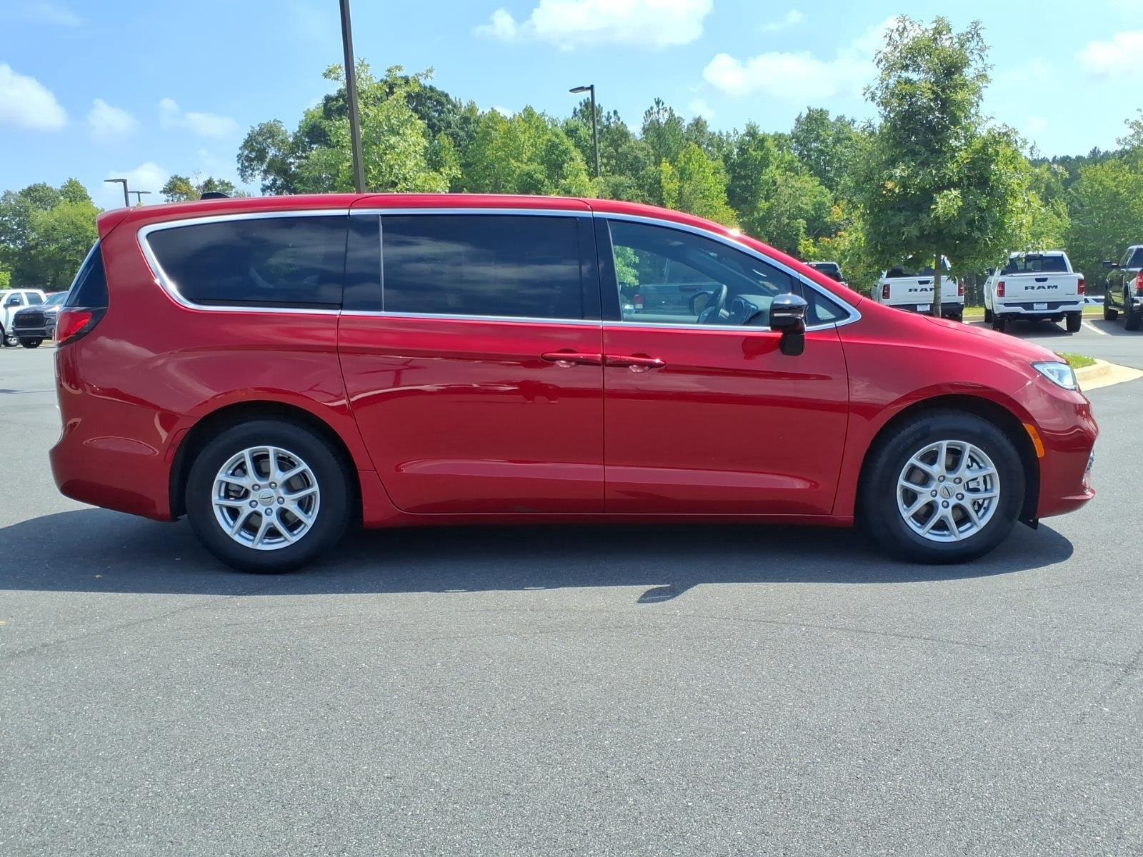 Used 2025 Red Hot Pearlcoat Chrysler Select image 9