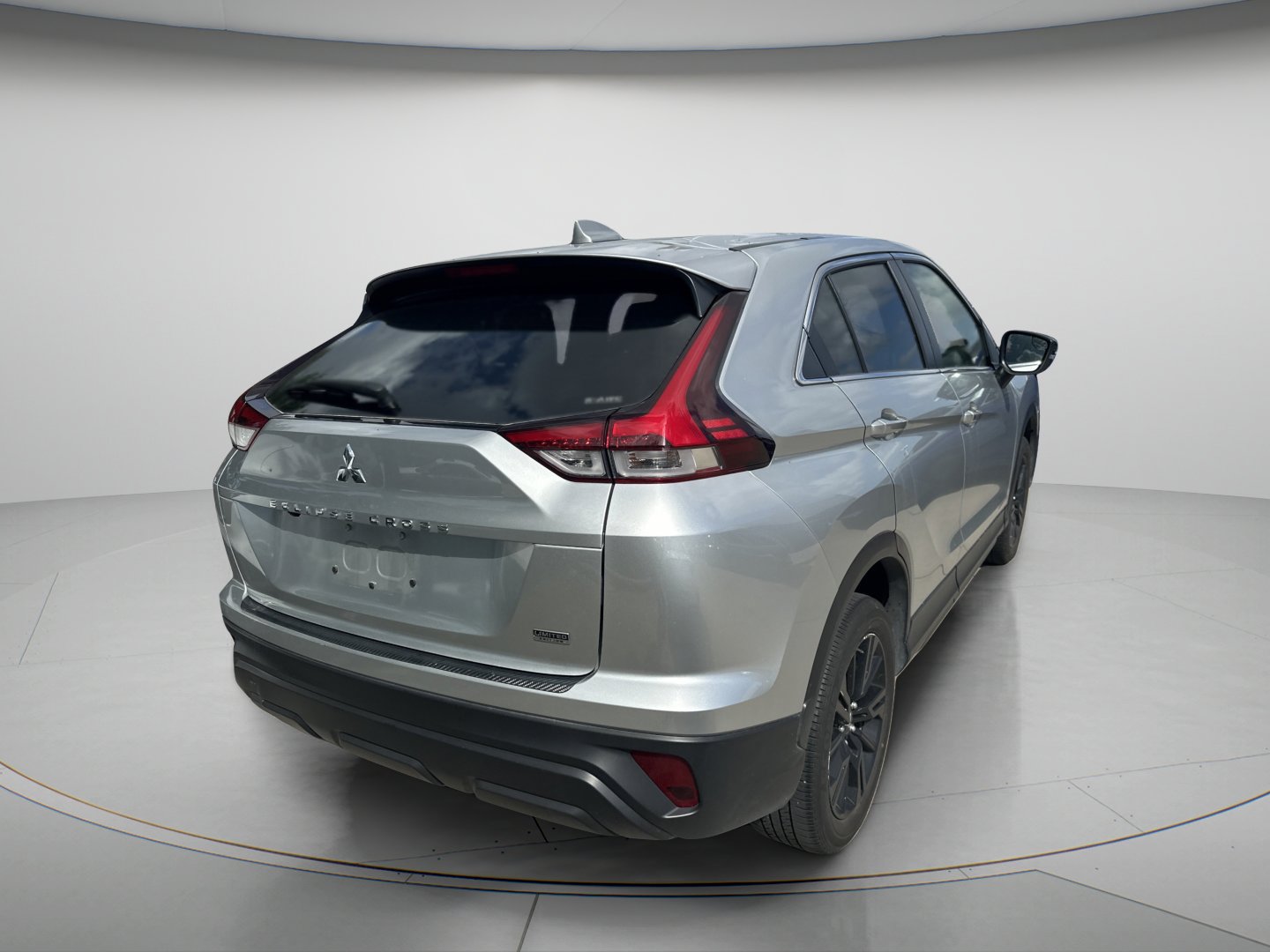Used 2025 Silver Mitsubishi LE image 7