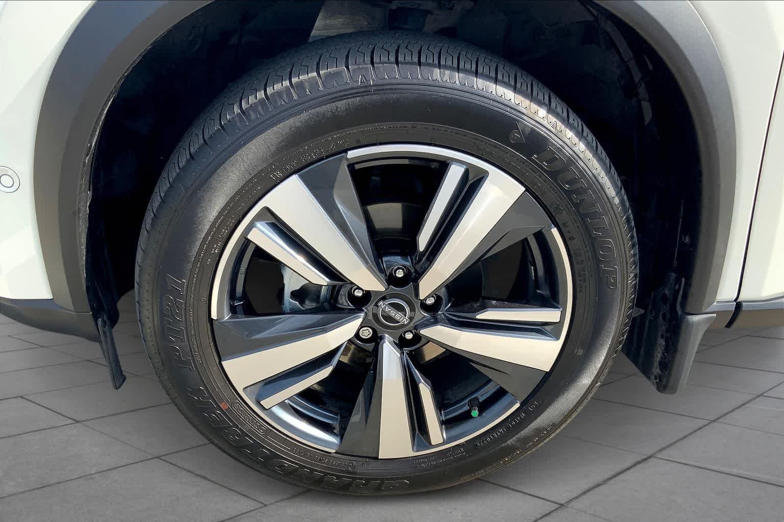 Used 2022 Pearl White Tricoat Nissan Platinum image 10