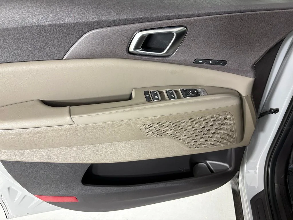 New 2026 Ceramic Silver Kia EX image 14