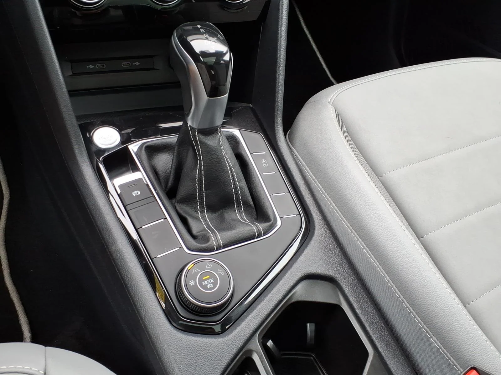 Certified Used 2023 Pure Gray Volkswagen SE image 22