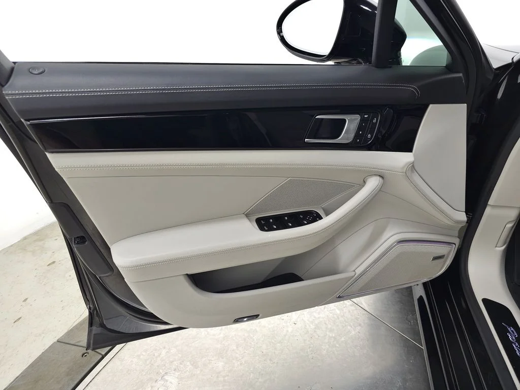 Used 2022  Porsche 4S image 15