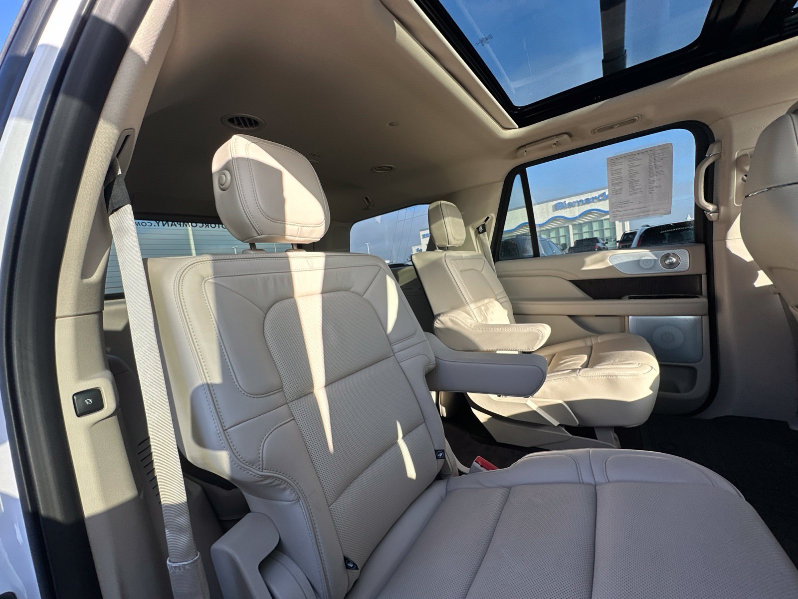 Used 2019 White Lincoln Reserve image 40