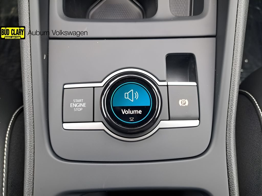 2025 Volkswagen Tiguan SE - Photo 25