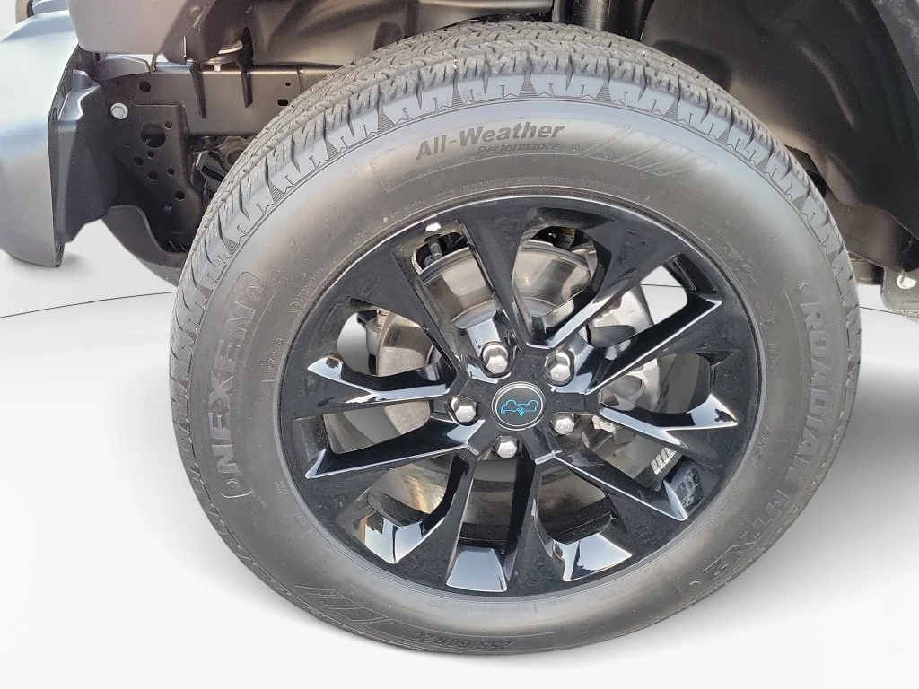Certified Used 2025 Gray Jeep Sahara 4xe image 9