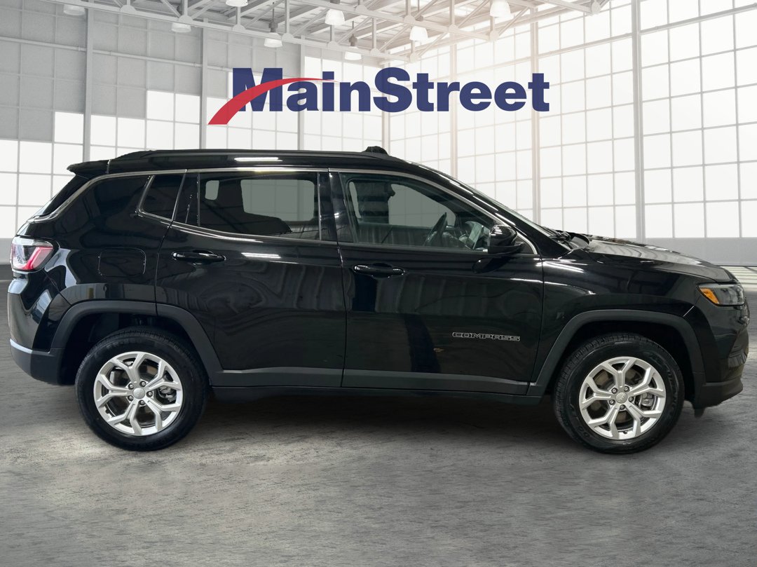 Used 2024 Black Jeep Latitude image 6