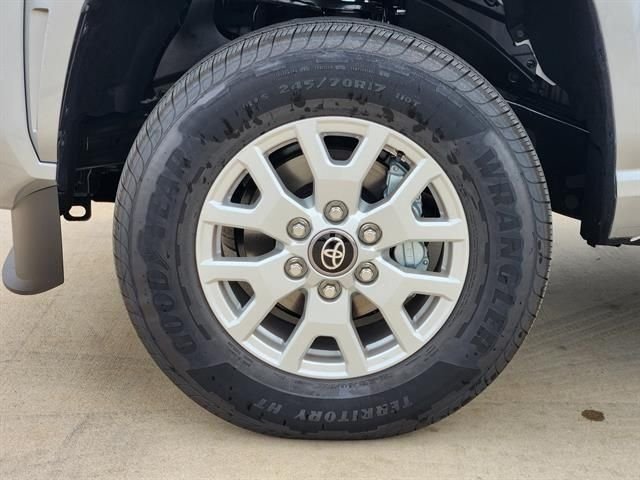 2025 Toyota Tacoma SR5 - Photo 7