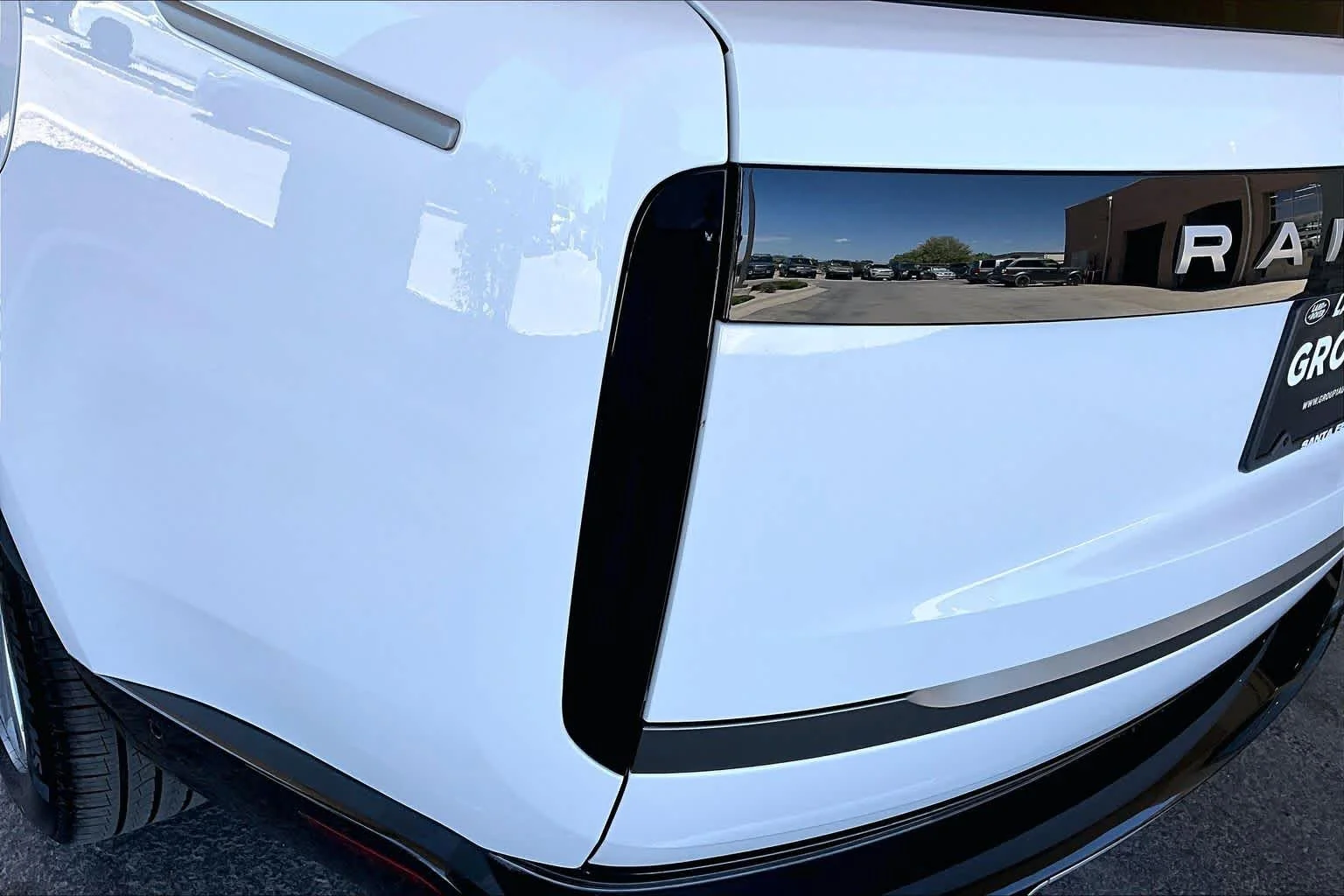 New 2026  Land Rover SE image 14