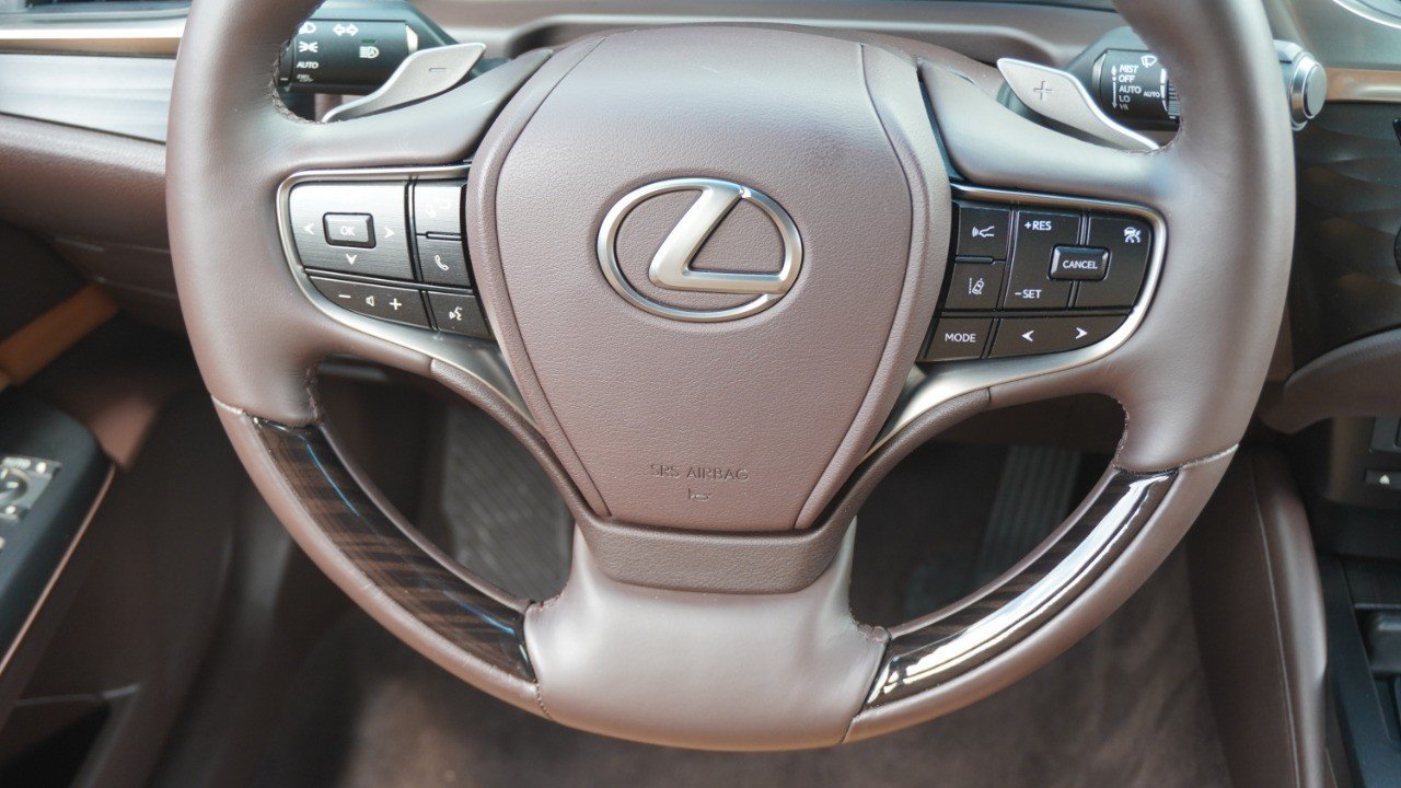 Certified Used 2021 White Lexus ES 350 image 29