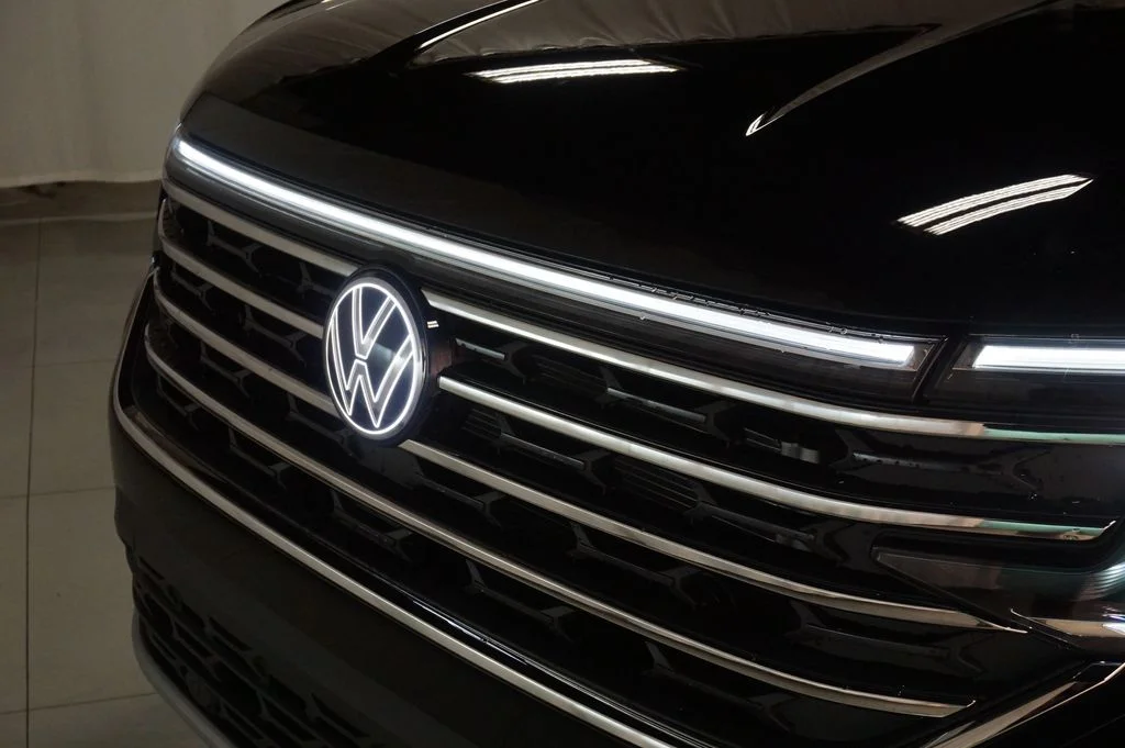 New 2026 Black Volkswagen 2.0T SE w/Technology image 34
