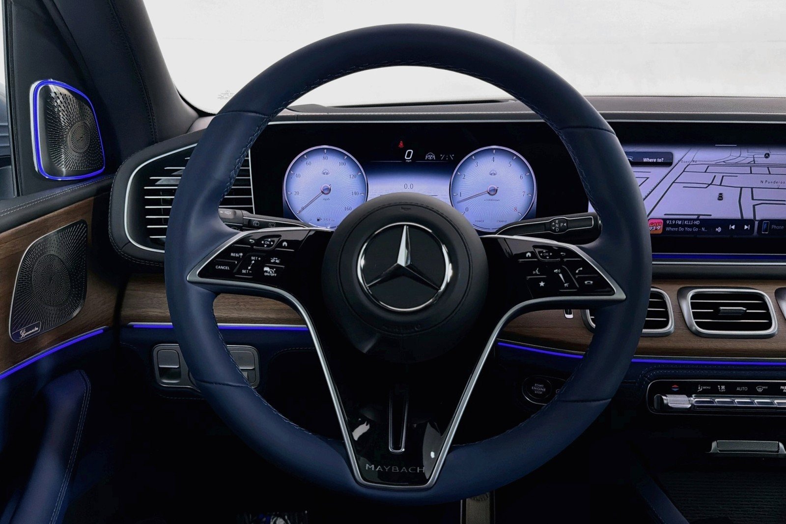 New 2026 MANUFAKTUR Cote d Azur Light Blue Metallic Mercedes-Benz Maybach GLS 600 4MATIC® SUV image 21