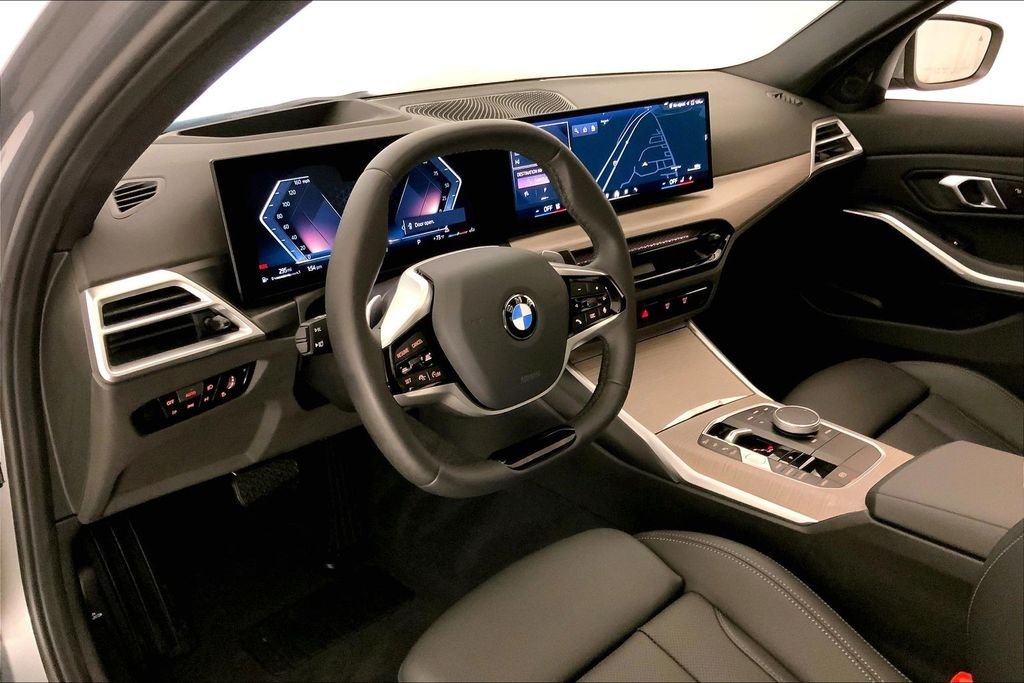 Used 2025 Skyscraper Grey Metallic BMW  image 21