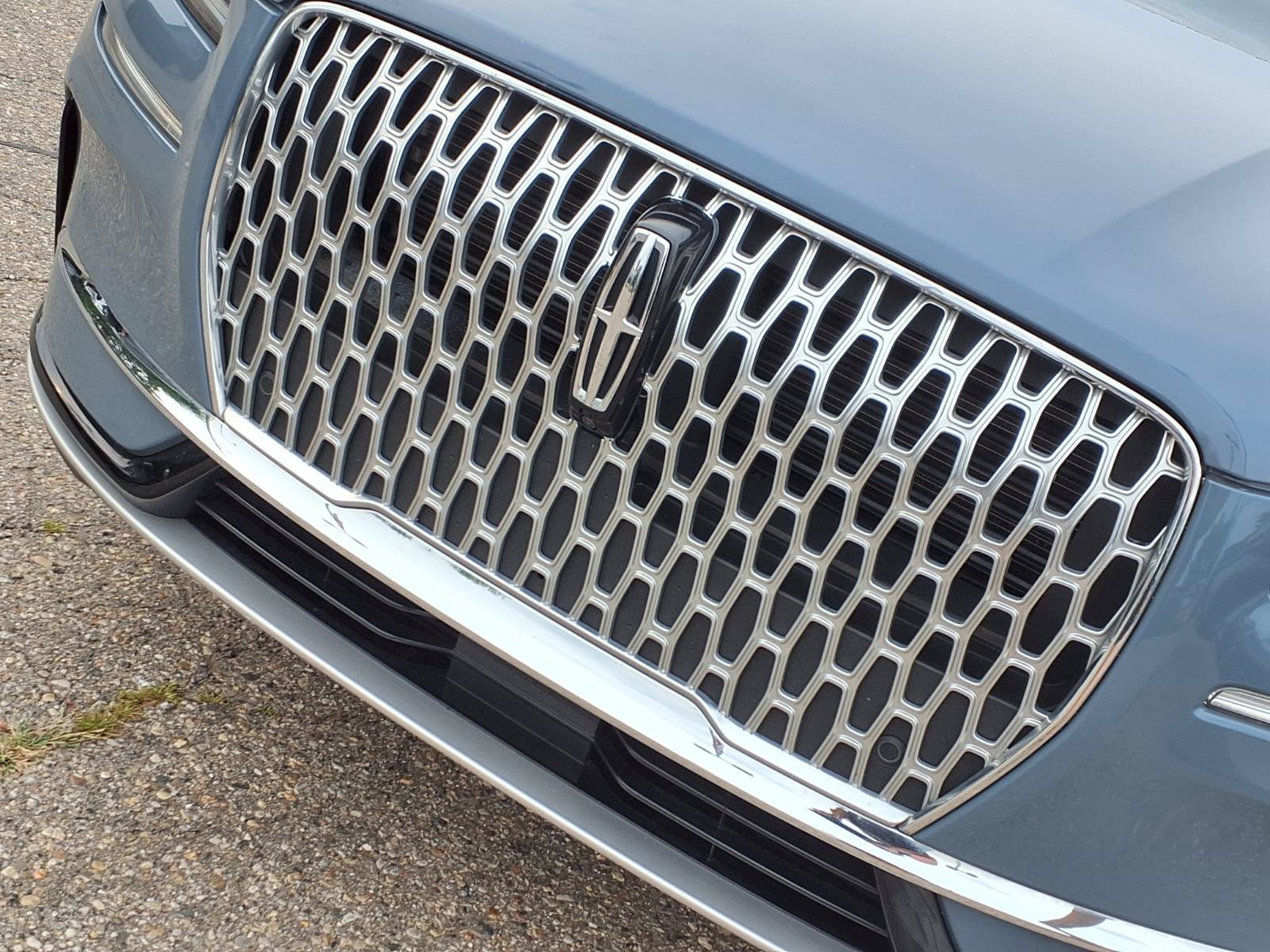 Used 2024 Whisper Blue Metallic Clearcoat Lincoln Premiere image 27