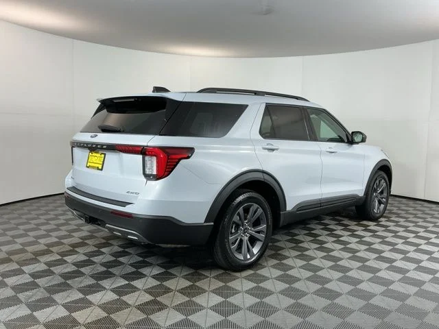New 2026 Space White Metallic Ford Active image 5