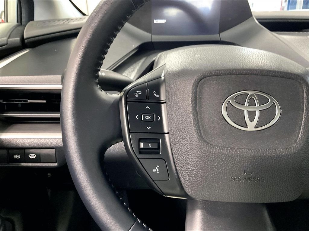 Used 2025  Toyota LE image 22