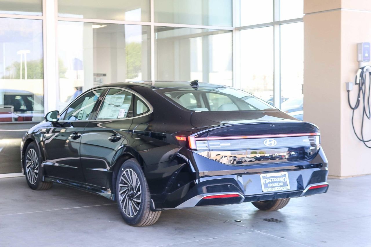 New 2025 Black Hyundai Limited image 6